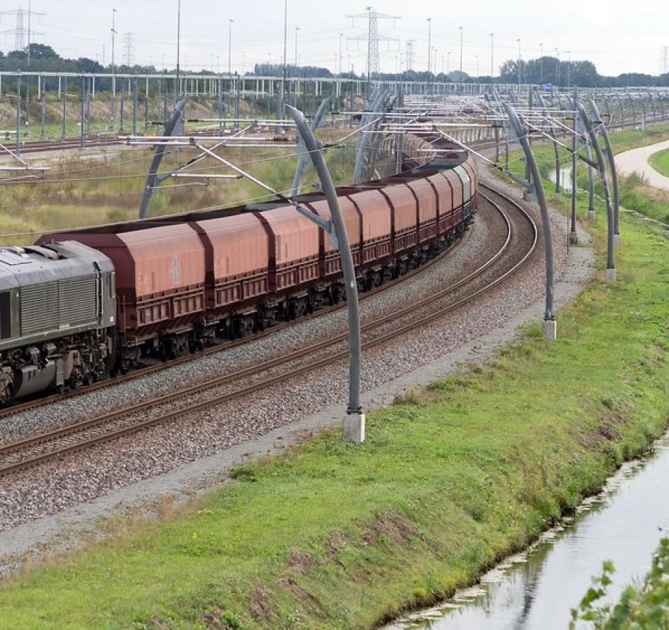 transportation-train-coal