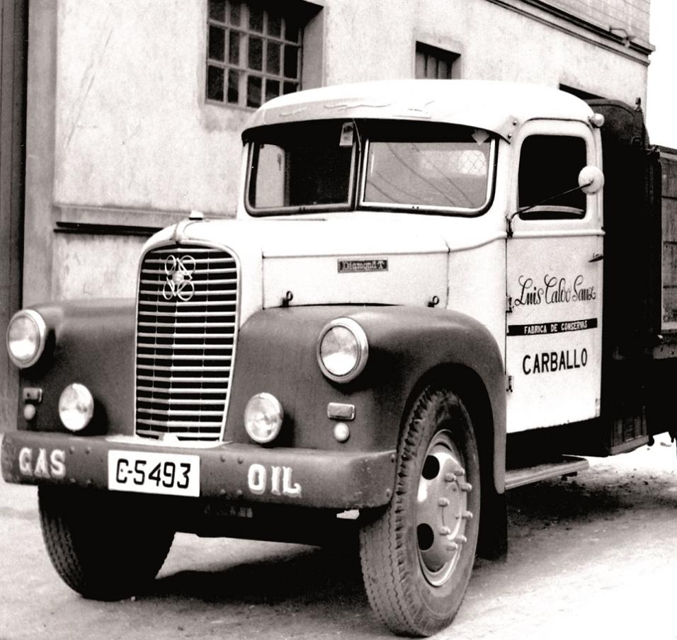 Calvo cans truck in the early 1900s