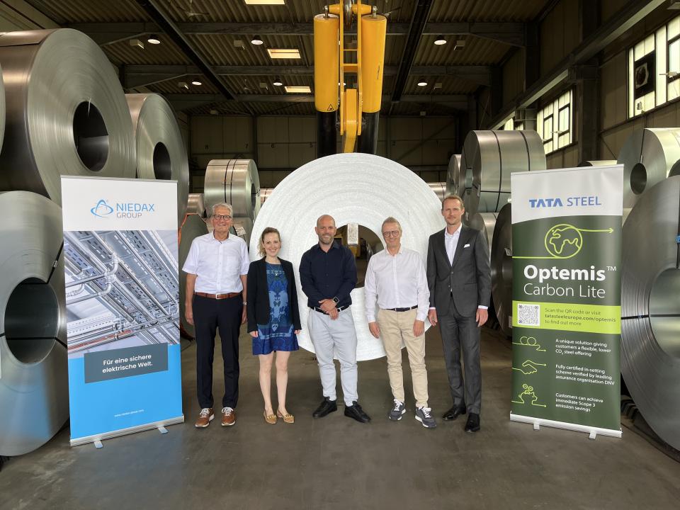 Tata Steel and Boecker Stahl teams receiving first Carbon Lite delivery